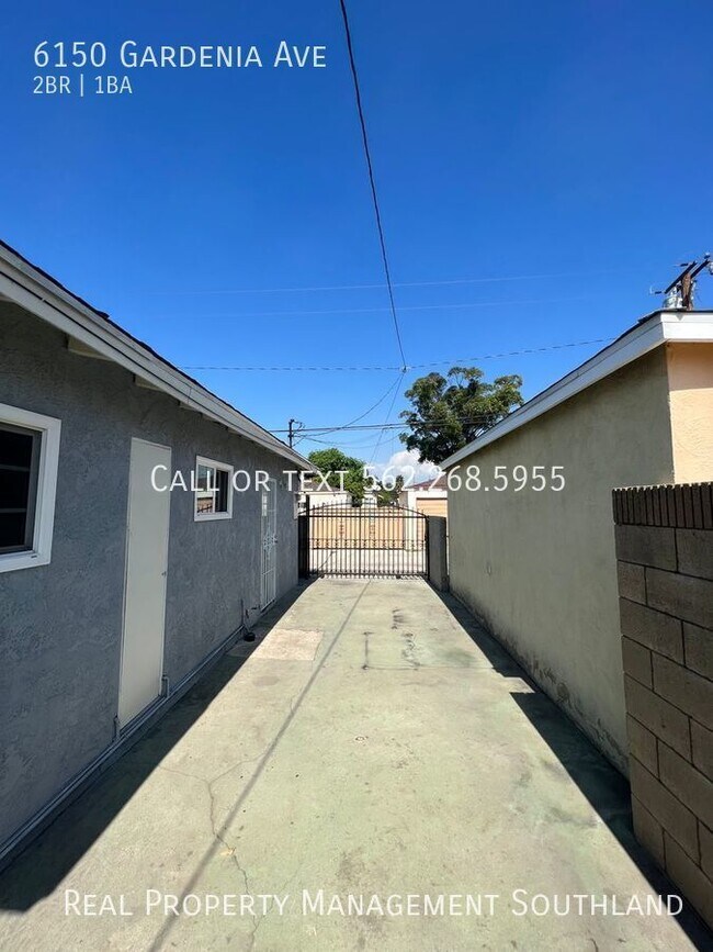 Building Photo - Beautifully Renovated 2 Bed / 1 Bath Home ...
