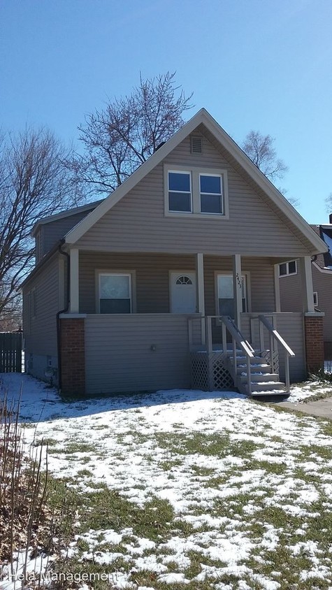 Primary Photo - 2423 S Wayne Rd