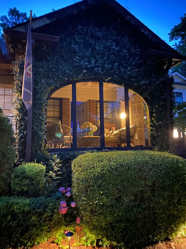 Foto del edificio - 1308 N Highland Ave NE