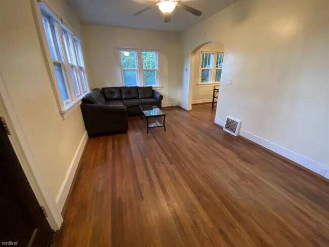 Foto del edificio - 1035 N Main St