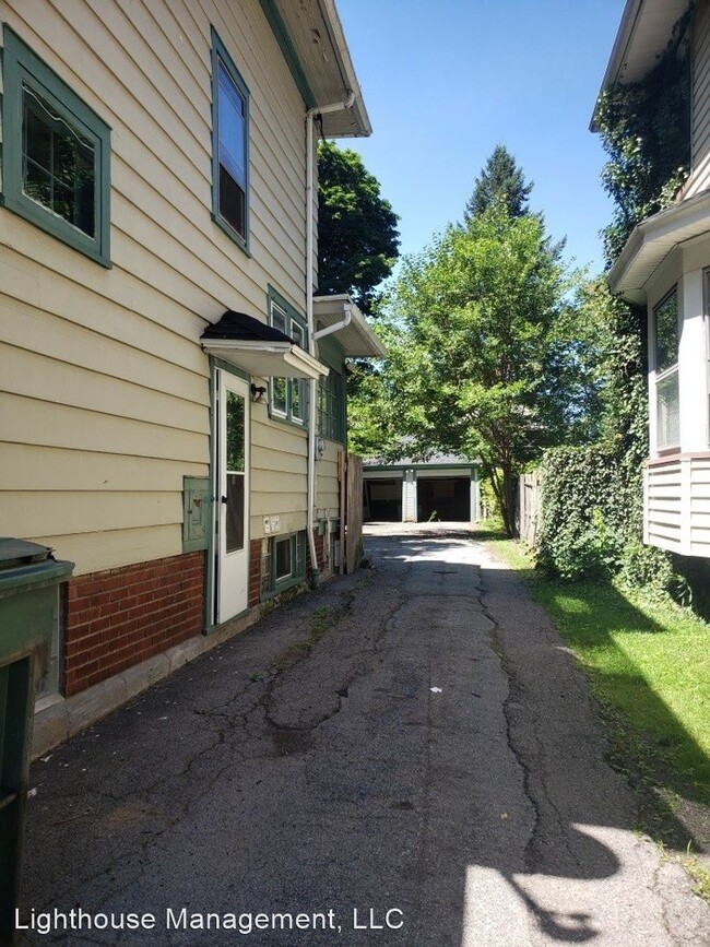 Building Photo - 3 br, 1 bath House - 682 Parsells Ave.