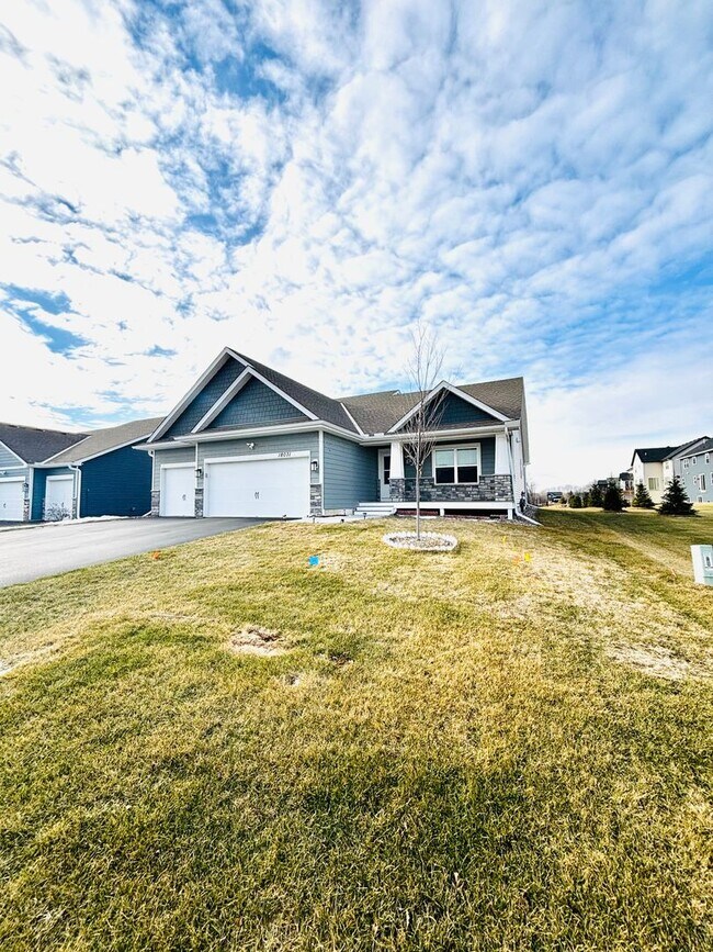 Foto del edificio - Amazing updated 4 bed house in Lakeville!
