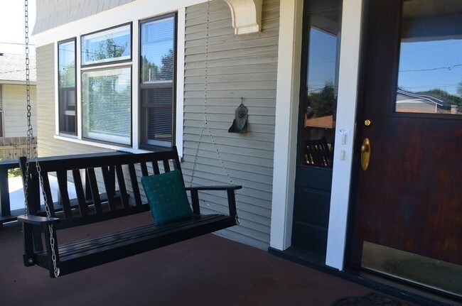 Building Photo - Open House Saturday Aug 24th from 12-2!