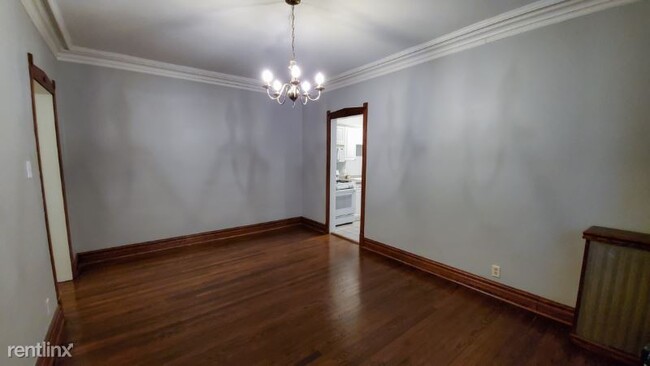 Building Photo - 456 W Roslyn Pl