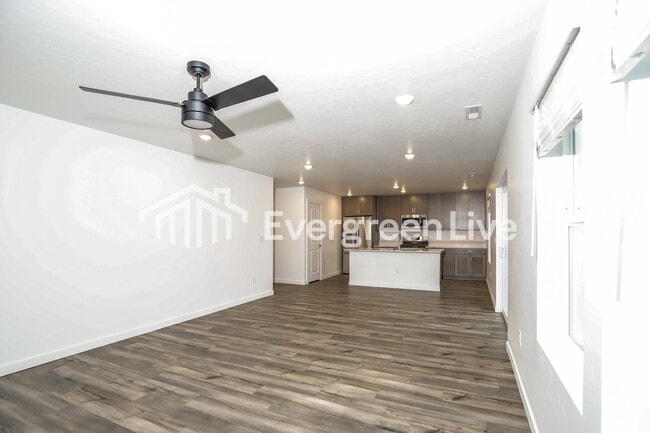 Foto del edificio - 15132 Nimbus Way