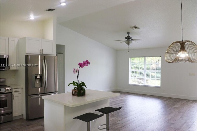 Foto del edificio - 16930 Mead Hill Dr W