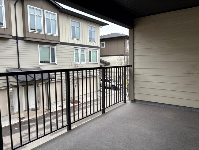 Photo du bâtiment - 1308 Rutland Rd N