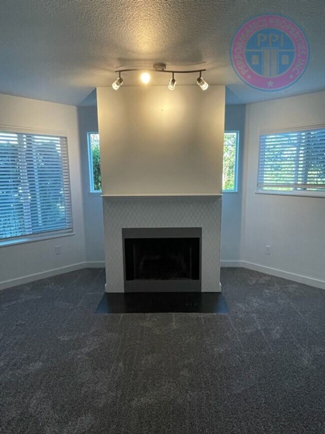 Foto del edificio - DEPOSIT FREE MOVE IN WITH OBLIGO! WATER,SE...