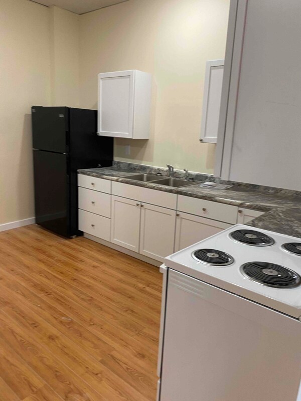 Primary Photo - 116 E Morrison St