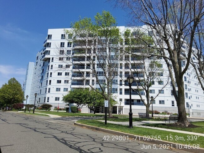 Building Photo - 1001 Marina Dr