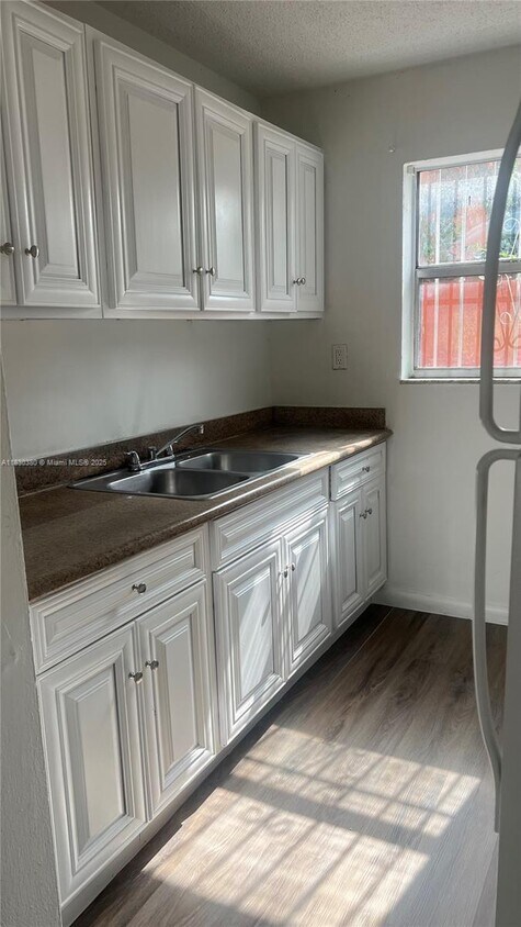 Foto principal - 1029 NW 5th St