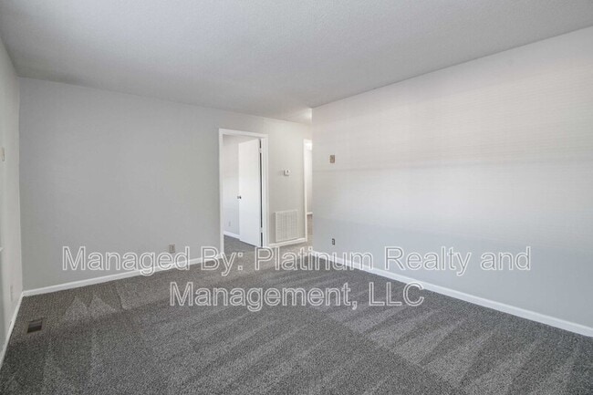 Building Photo - 1434 McCan Dr