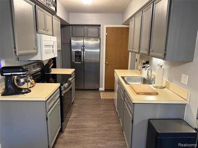 Building Photo - 15870 Charleston Dr