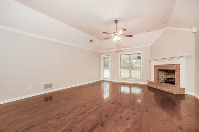 Building Photo - 3950 Spring Lakes Cir