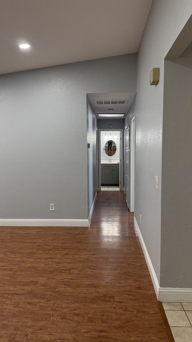Building Photo - 6510 Manassero Way