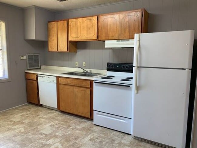 Building Photo - Cedar Pointe Apartments - Thomasville AL