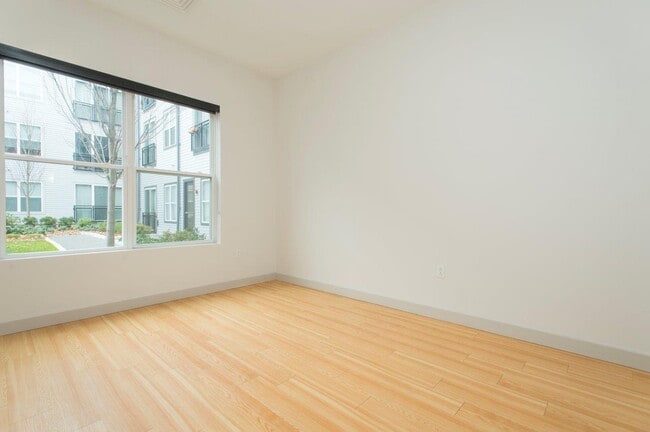Building Photo - 320 D St
