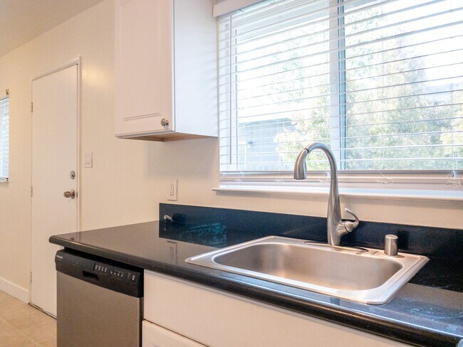 Building Photo - 971-983 Jackson St