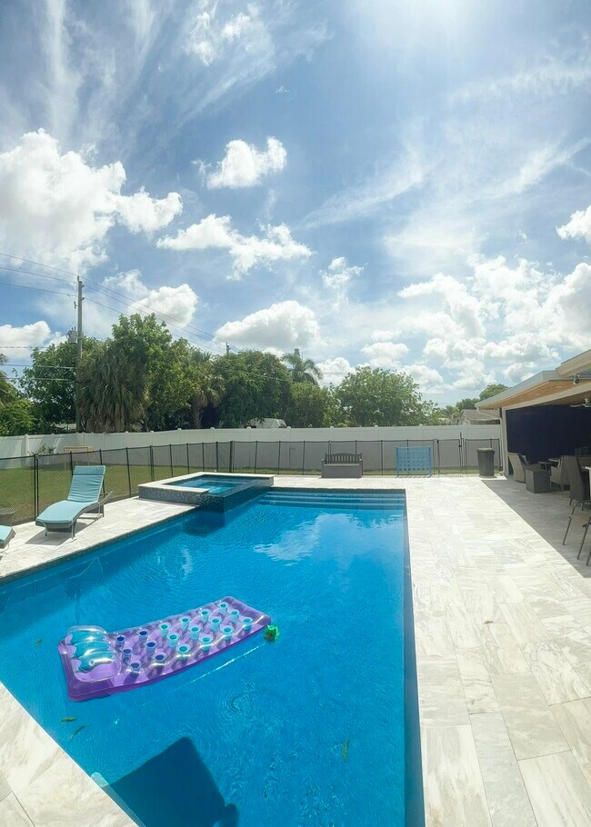 Foto del edificio - 631 NW 39th St