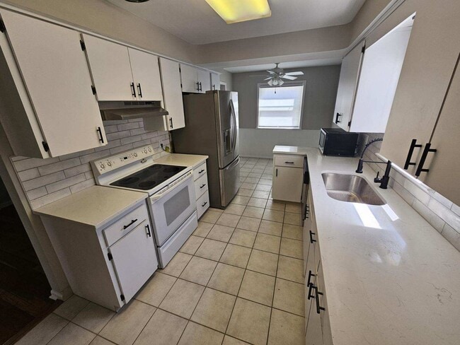Quartz Countertops - 4154 Stonehaven Rd