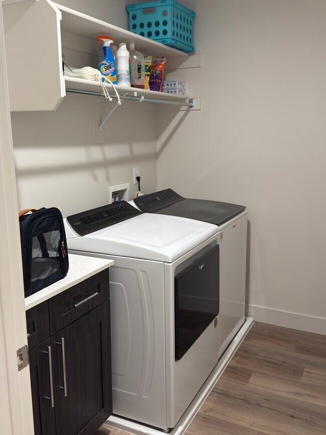 Foto del edificio - 4819 Summerfield Dr
