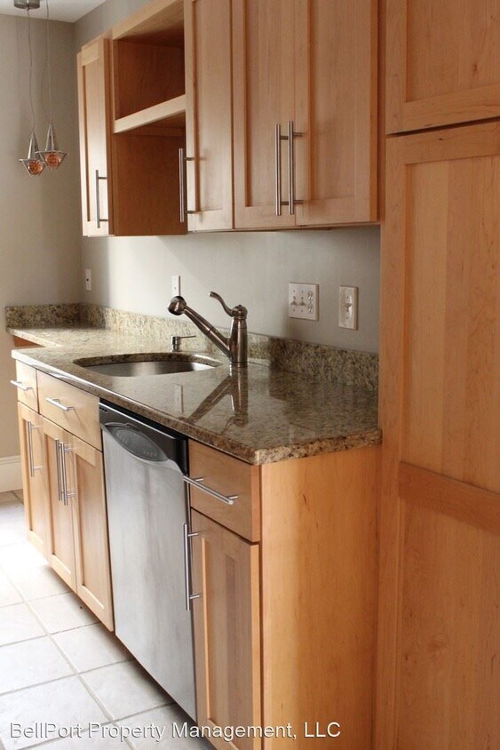 Building Photo - 2 br, 1 bath House - 197 Pine St  Unit 42