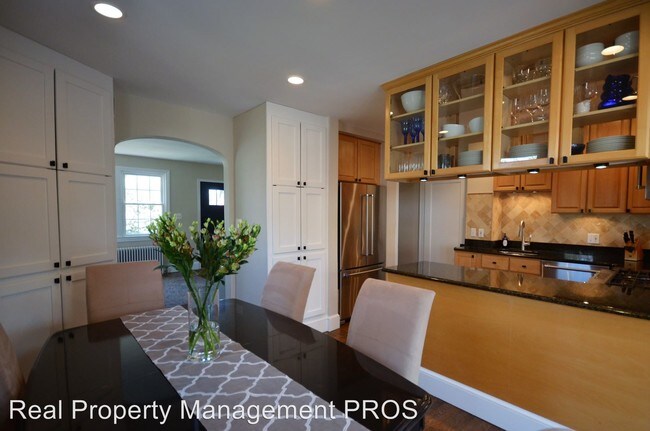 Foto del edificio - 3 br, 2 bath House - 124 East Maple St.