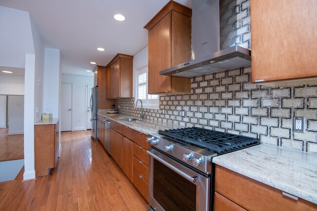 Building Photo - 514 Underwood St NW