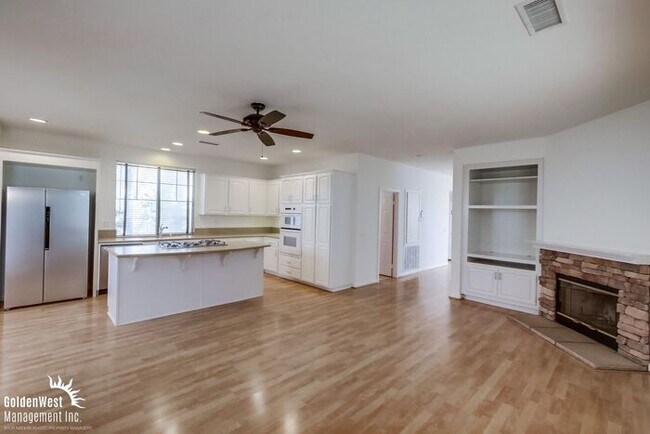 Foto del edificio - Turnkey 4Bdm 3Ba Home in Gated Coastal Com...