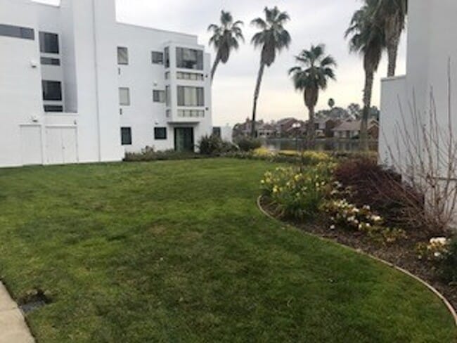 Foto del edificio - 912 Beach Park Blvd