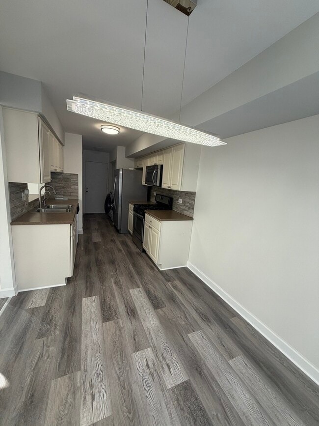Building Photo - 371 Wisteria Dr