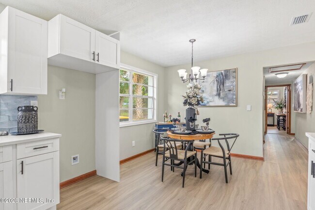 Building Photo - 1122 La Marche Dr