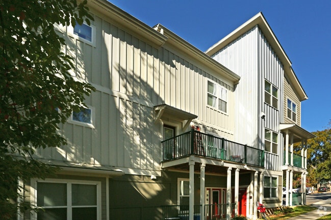 Building Photo - 721