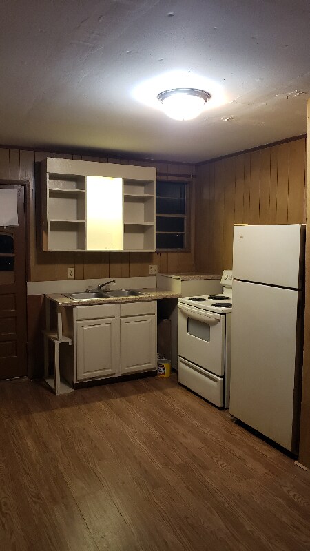 Building Photo - 704 1/2 Violet St