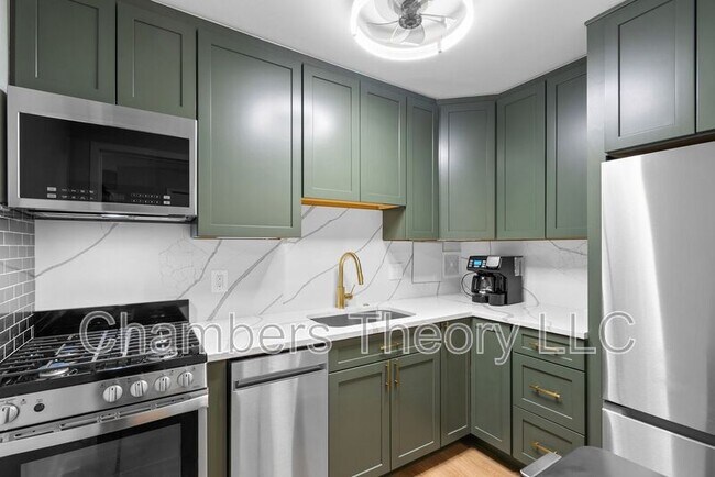 Foto del edificio - 2401 H St NW