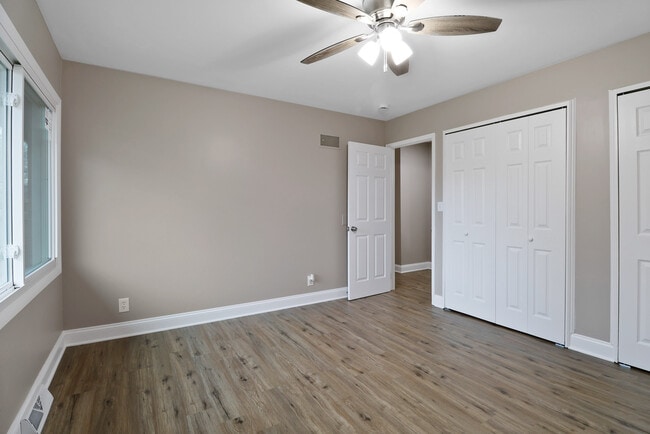 Building Photo - 458 Fairway Dr