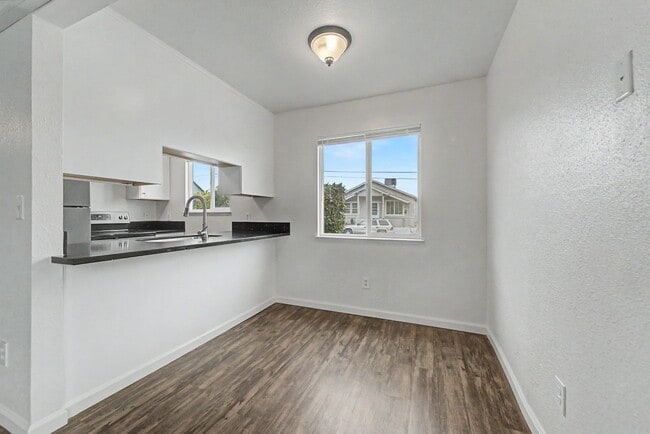 Building Photo - 1105-TGA