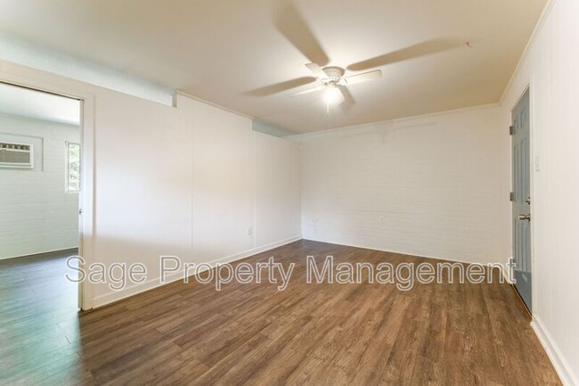 Building Photo - 1122 W. Chimes St.