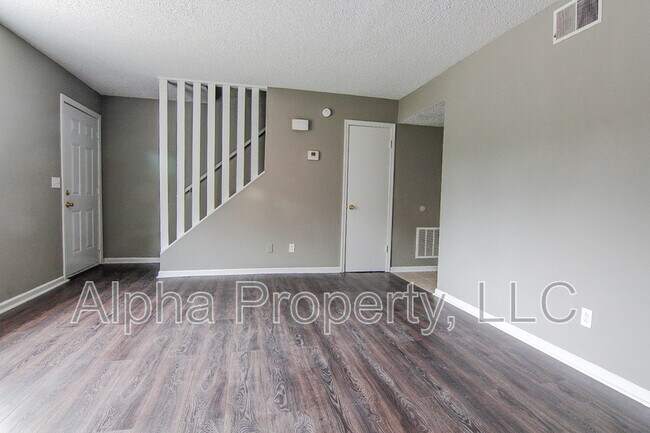 Building Photo - 59 Pine Creek Ct Ext