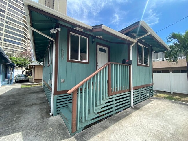 Building Photo - 2483 Kapiolani Blvd