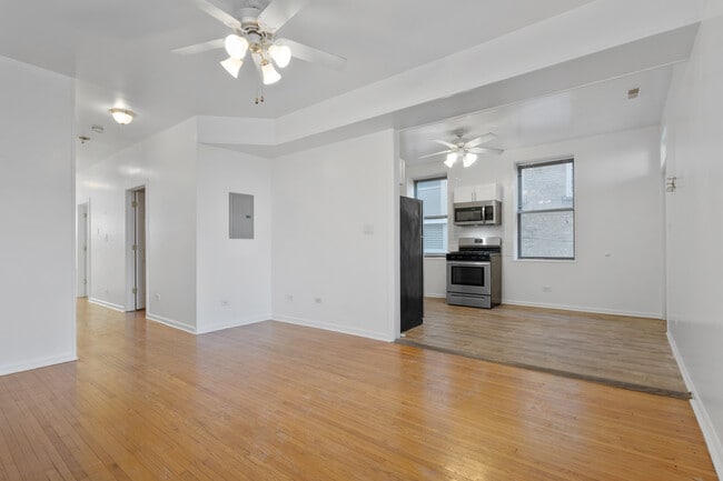 Foto del edificio - 3320 W Diversey Ave