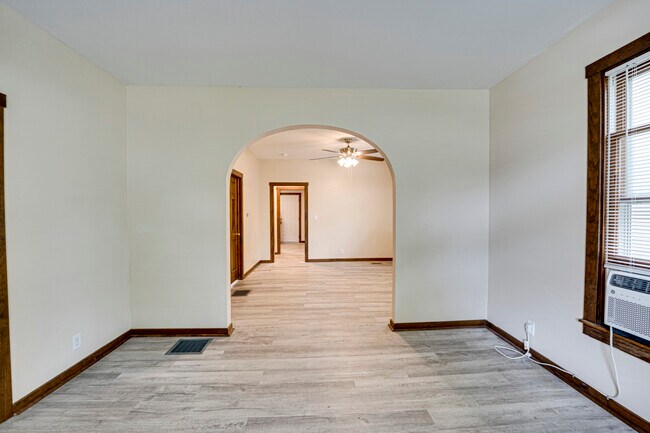 Foto del edificio - 451 Marion Ave
