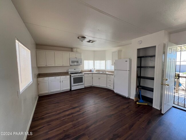 Building Photo - 4800 N Socorro Dr