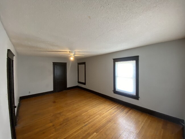 Building Photo - 2804 E 35th St