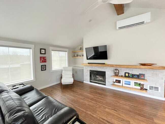 Foto del edificio - Remodeled 3-Bedroom Penthouse Condo with Views!