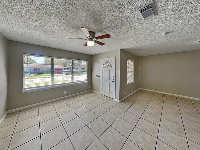 Foto del edificio - 3217 Darling Ave.