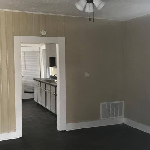 Building Photo - Near Westside 2BR House w/Attached Garage