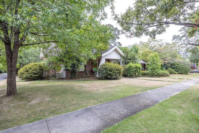 Foto del edificio - Charming Lakebottom Bungalow with Historic...