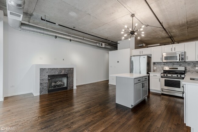 Building Photo - 933 W Van Buren St