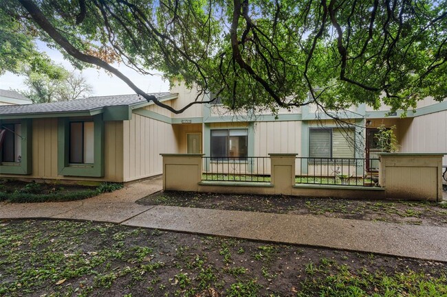 Foto del edificio - 9520 Quail Village Ln